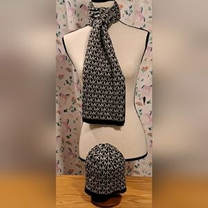NWOT Michael Kors Black & Grey Casual Preppy Hat & Scarf Wrap Set